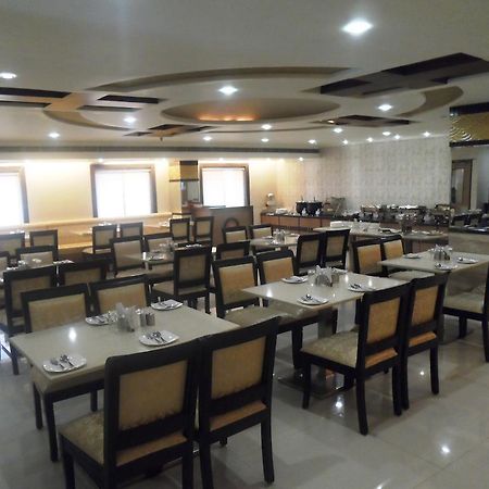 Poppys Anukula Residency Vellore Kültér fotó
