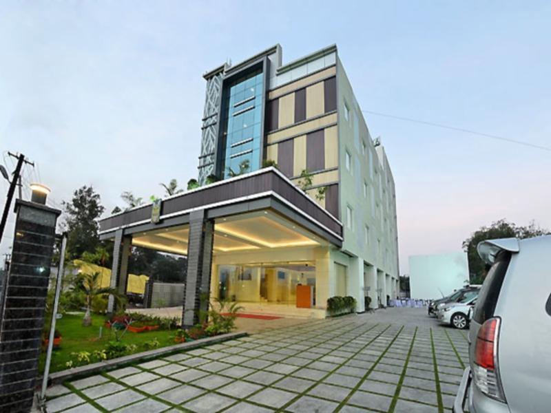 Poppys Anukula Residency Vellore Kültér fotó